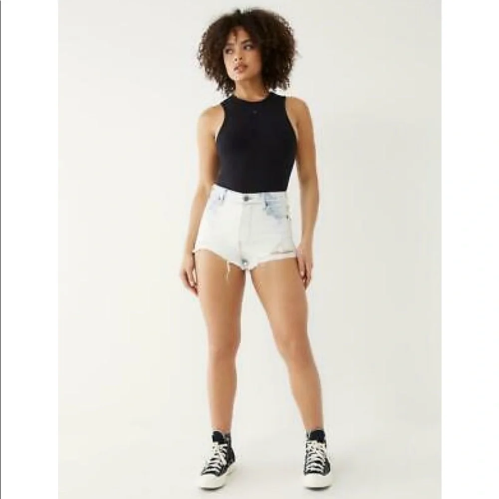 True Religion Shorts Ultra High Rise Fray Hem White Whisper Destroy Size 28 NWT - Picture 2 of 10